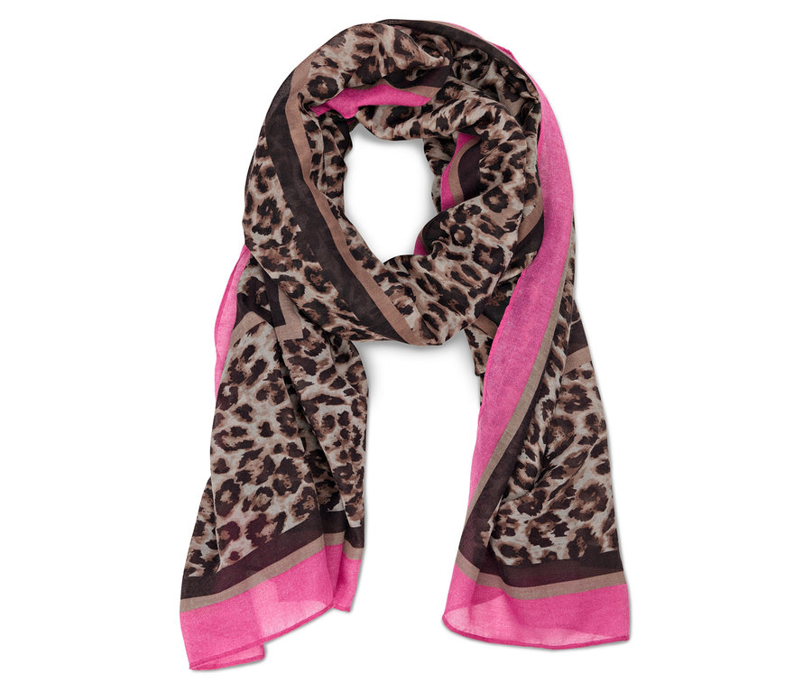 Leopárdmintás sál rózsaszín szegélyekkel.