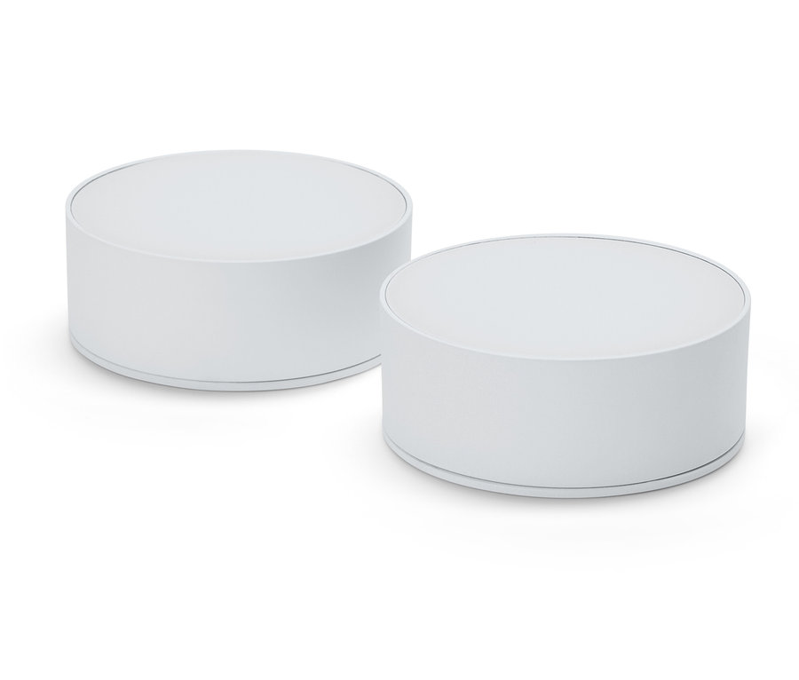 Két fehér LED-es multifunkciós lámpa fehér háttéren.