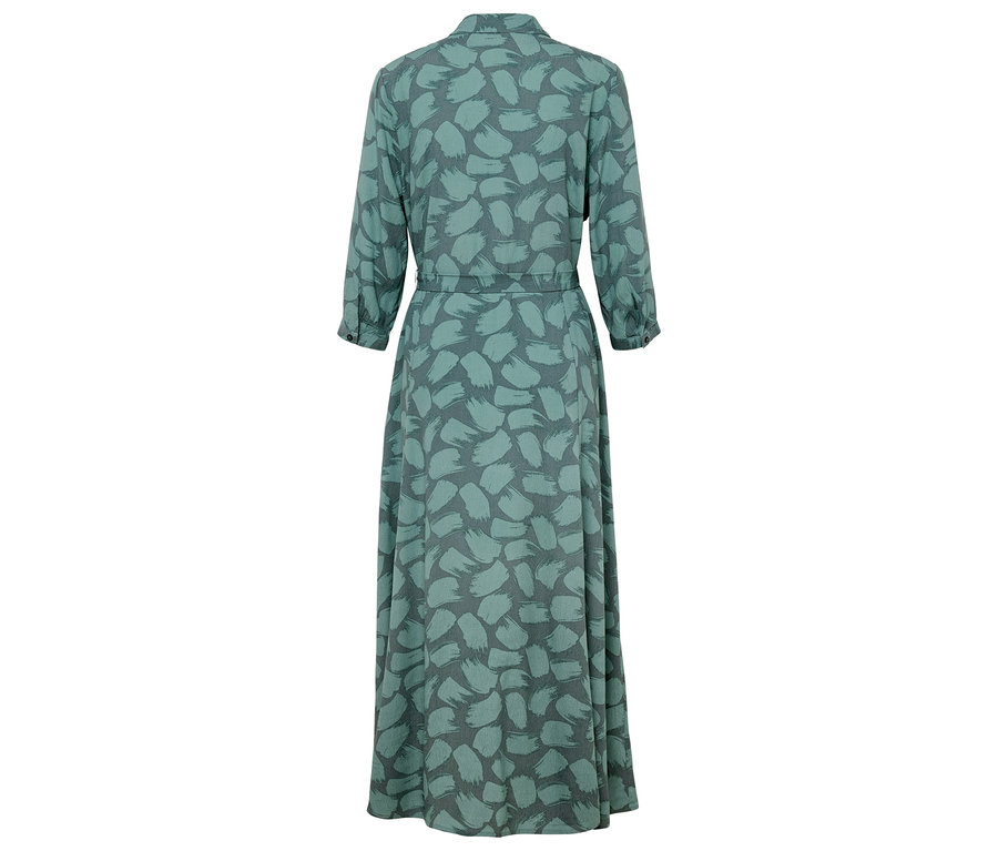 Hátulnézet egy hosszú, zöld mintás ruháról.