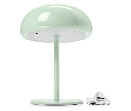 Világoszöld gomba alakú lámpa USB kábellel fehér háttéren.