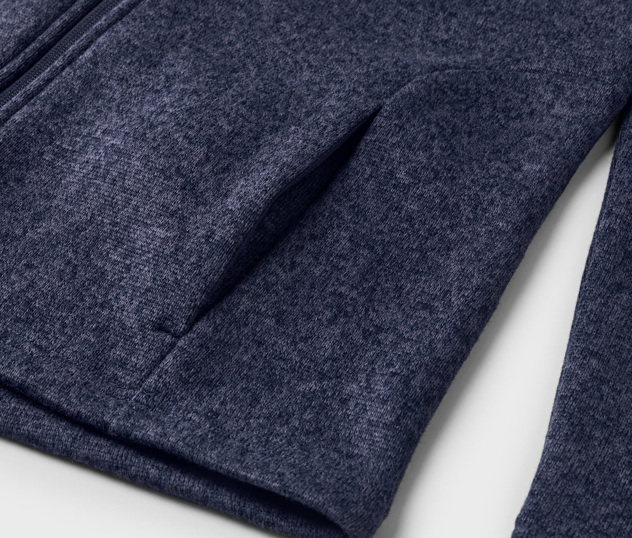 Egy Da.Strickfleece-Jacke sötétkék női kötött fleece kabát részletes képe.