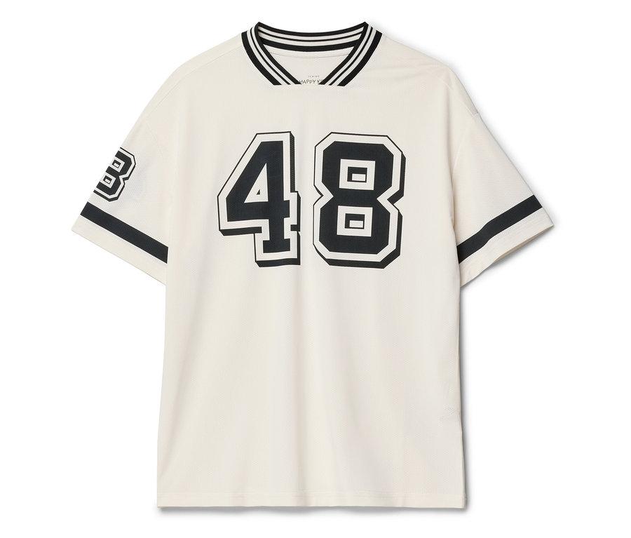 Krémszínű póló fekete 48-as számmal az elején és 3-as számmal az ujján.