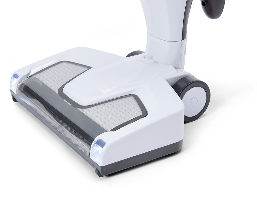 A fehér porszívófej közeli képe szürke díszítéssel, fehér háttér előtt.