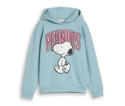 Világoskék kapucnis pulóver Snoopy mintával és 'PEANUTS' felirattal.