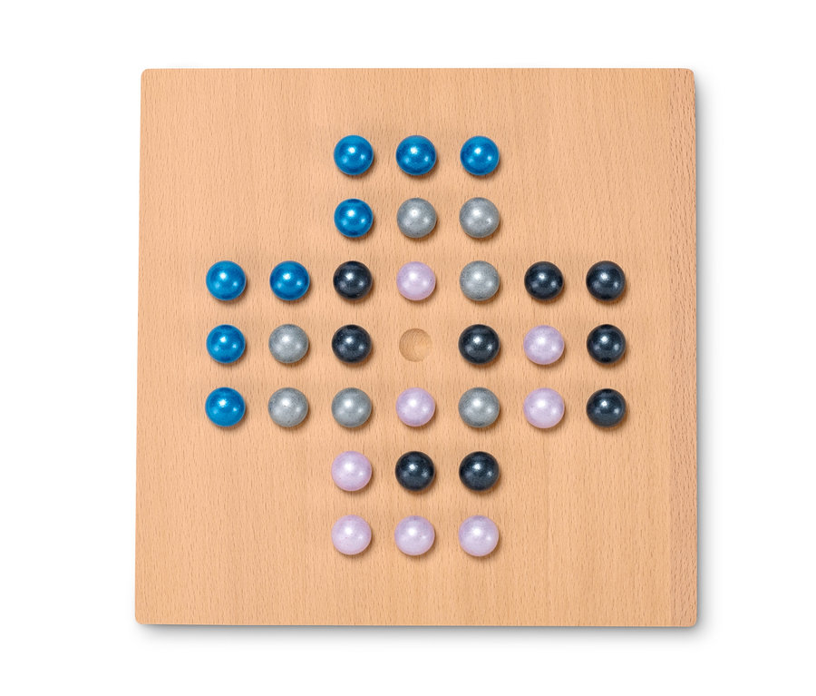 Solitaire golyós logikai játék egy fa táblán.