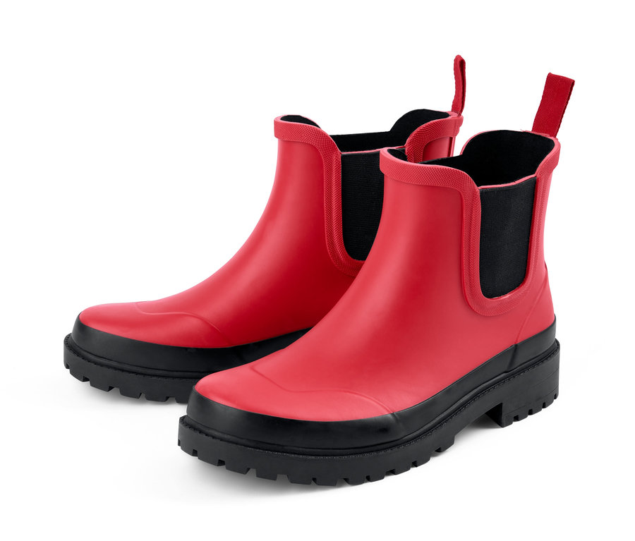 Piros gumi bokacsizma fekete talppal.