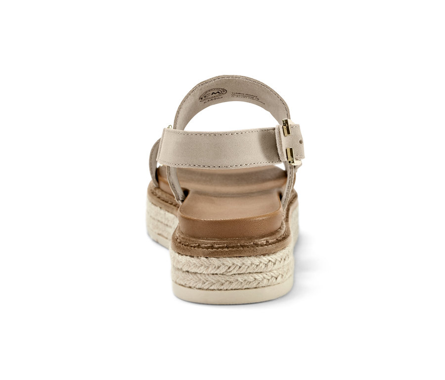 Hátulnézet egy bézs pántos, juta platformos bőr szandálról.
