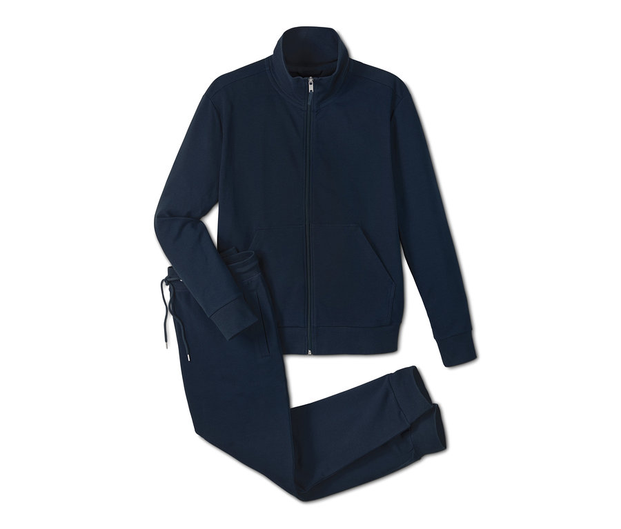 Sötétkék férfi szabadidő szett cipzáras felsővel és nadrággal.