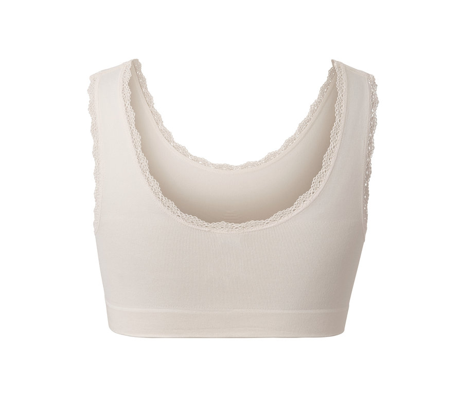 Egy krémszínű, varrás nélküli bustier csipkével.