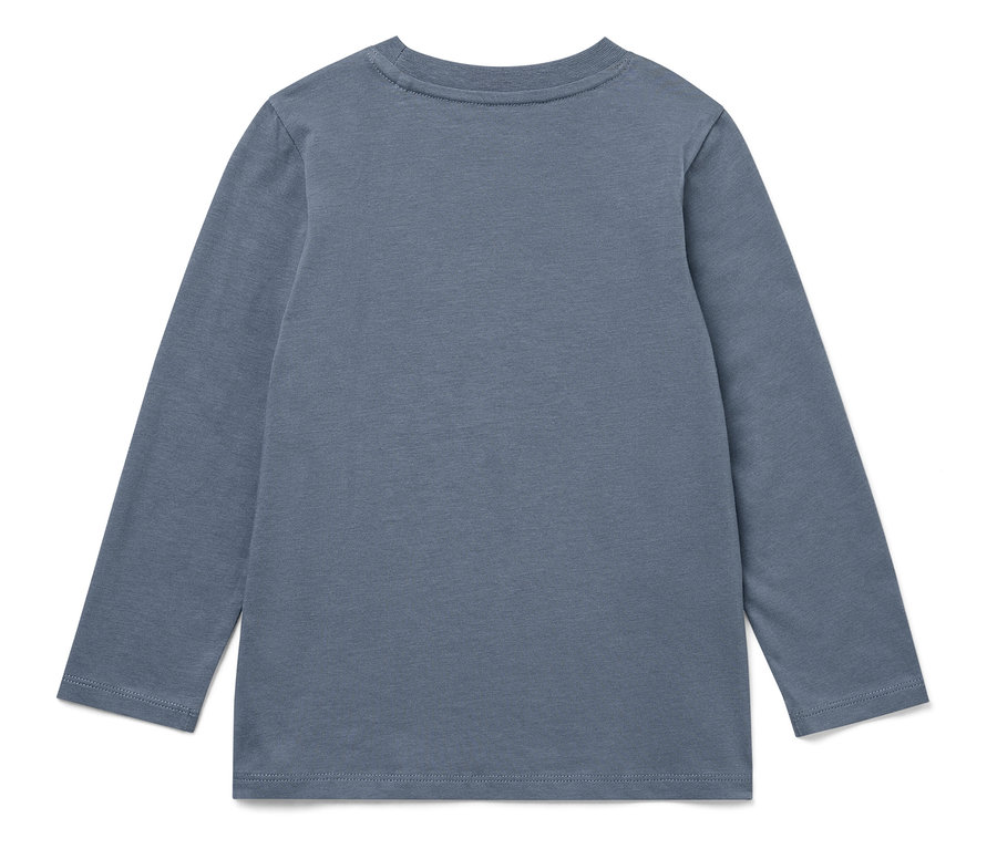 Egy kék, hosszú ujjú póló fekszik laposan.