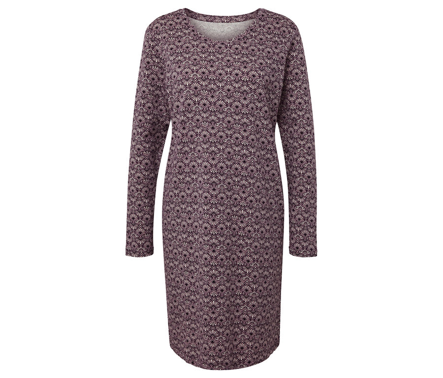 Teljes alakos nézet egy lila mintás, hosszú ujjú ruháról.