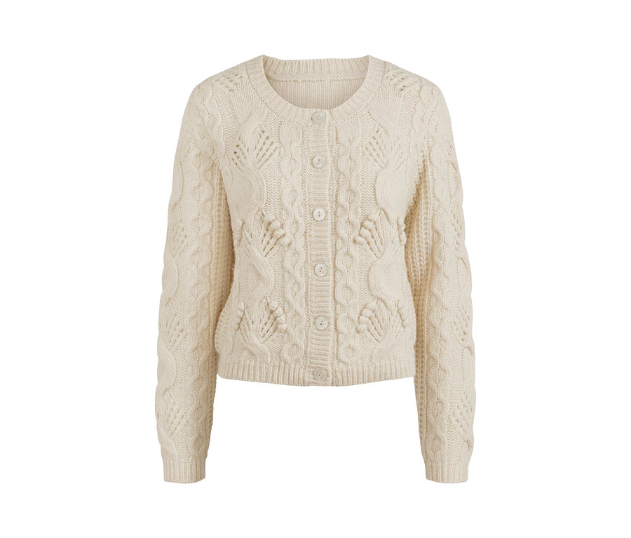 Egy krémszínű, kötött, gombos kardigán.