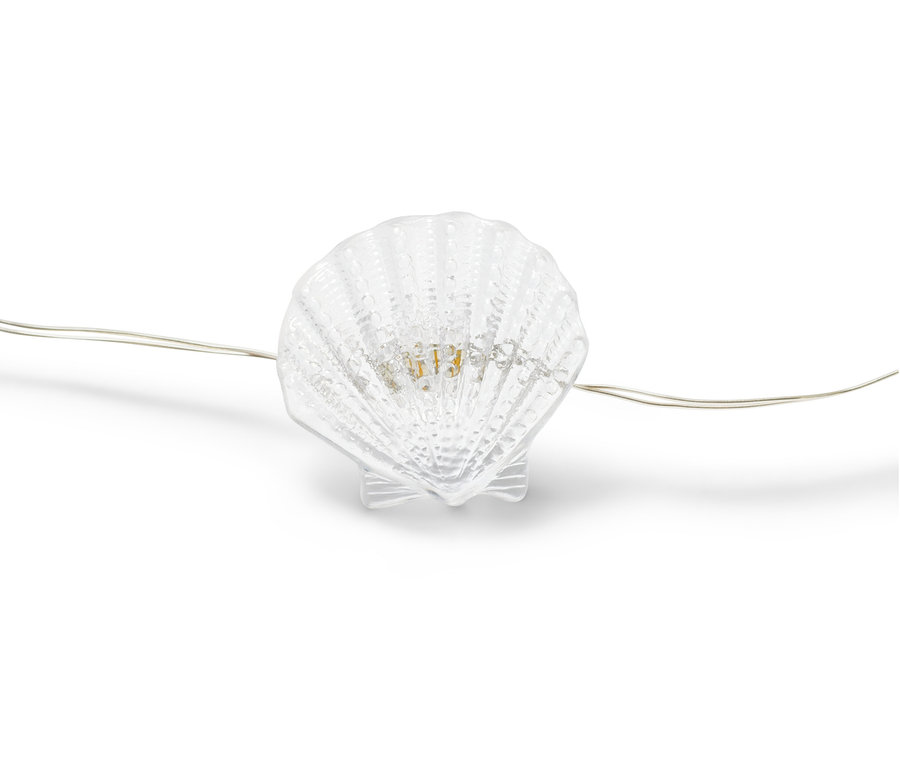 Egy LED-es mikro égősor, 20 kagyló közelről, fehér háttérrel.