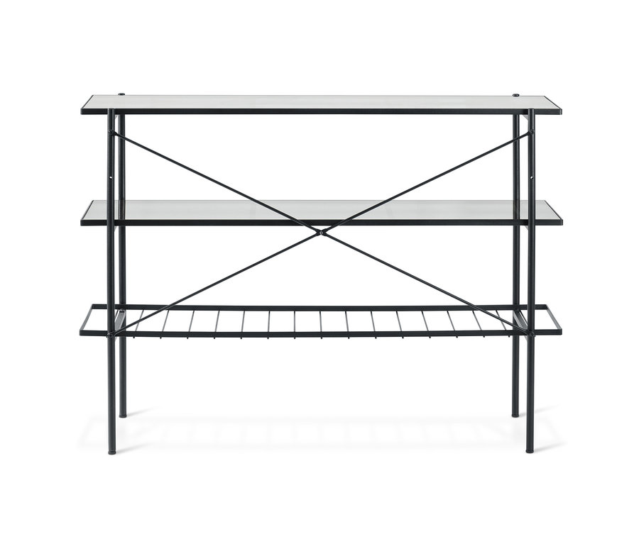 Konzolasztal szélessége kb. 120 cm, három üvegpolccal és fekete fémvázzal.