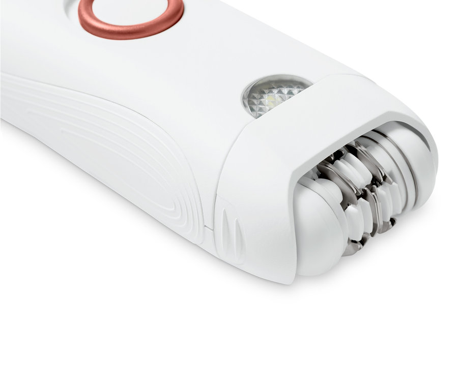 Egy fehér arcepilátor részlete.