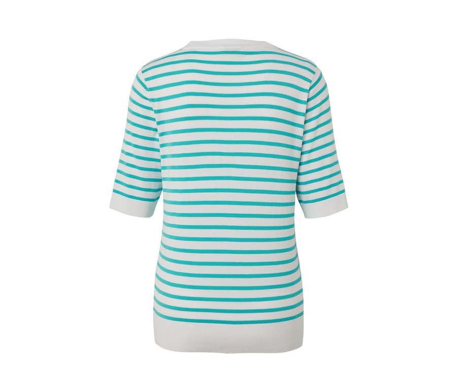 Vízkék, finom kötésű csíkos pulóver.