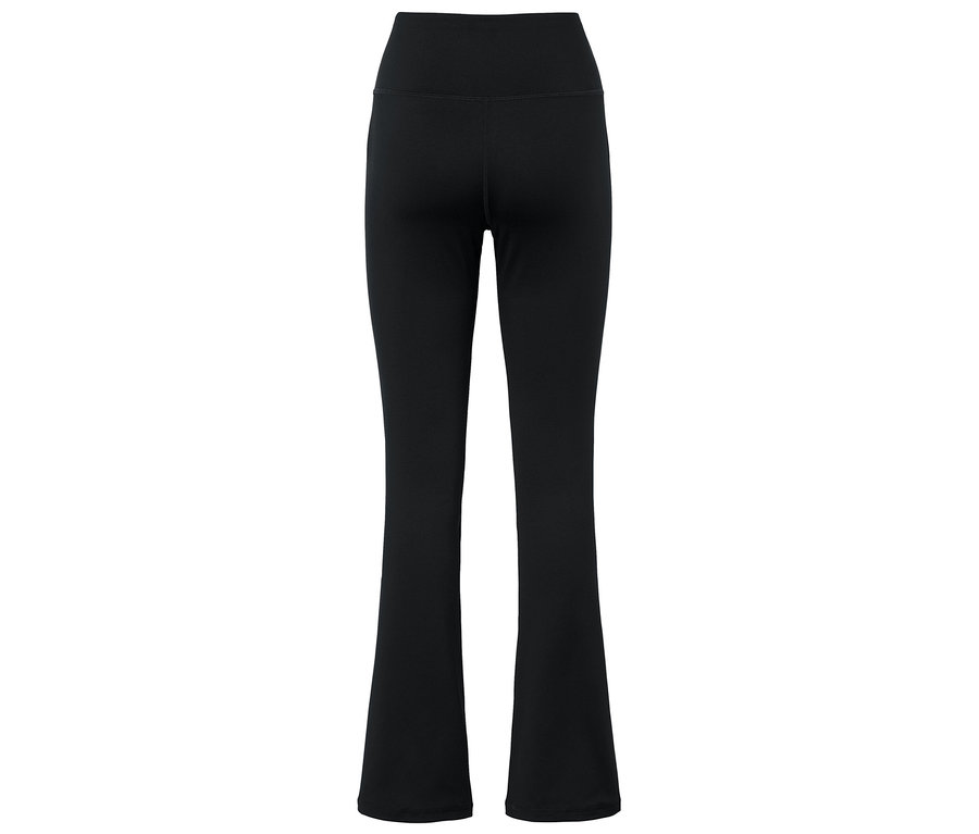Hátulról látható fekete, trapézszárú leggings.