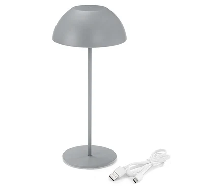 Szürke lámpa USB-kábellel fehér háttérrel.