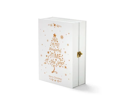 Egy fehér LED-es adventi kalendárium arany karácsonyfa mintával és zárral.