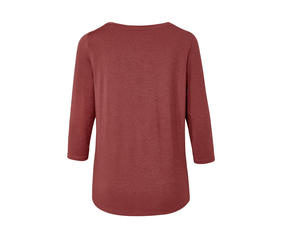 Egy terrakotta színű, 3/4-es ujjú funkcionális felső részlete.