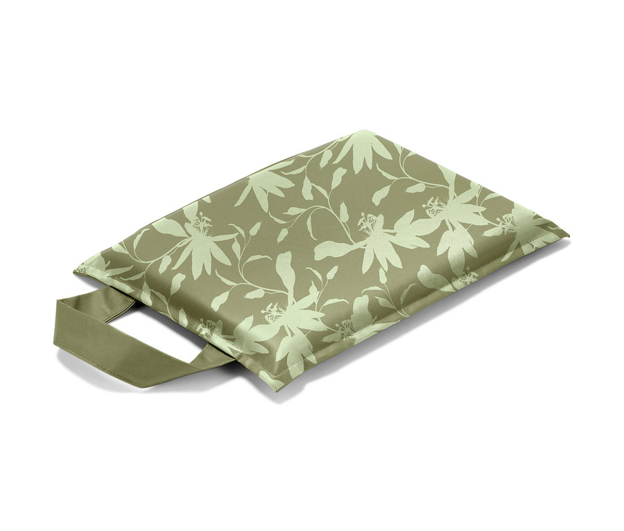 Térdpárna levél- és virágmintával.