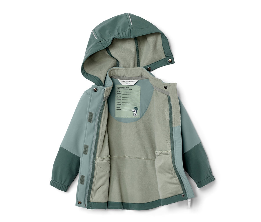 Zöld gyerek softshell kabát, esőben színváltó, kinyitva, fehér háttéren kiterítve.