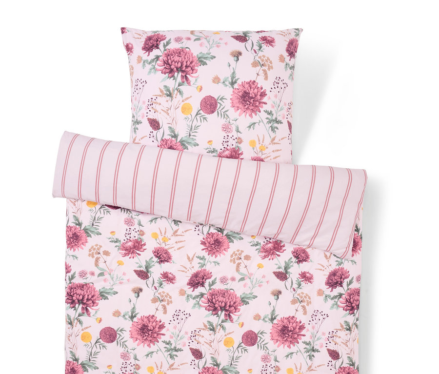 Virágmintás ágynemű csíkos párnával.