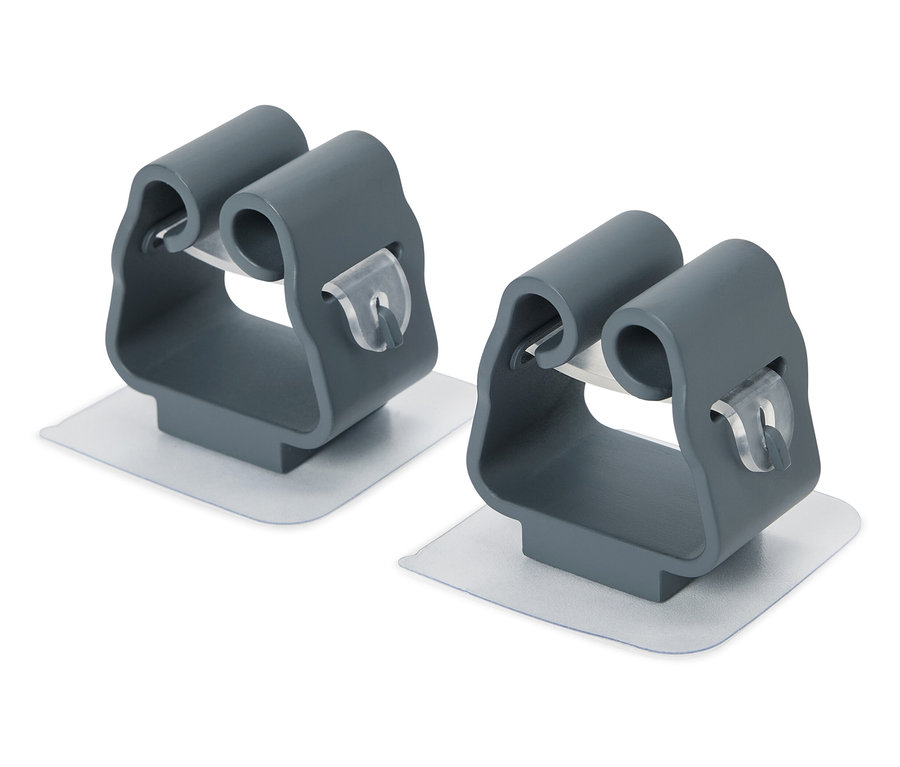 Két szürke mop tartó ragasztólapokkal.