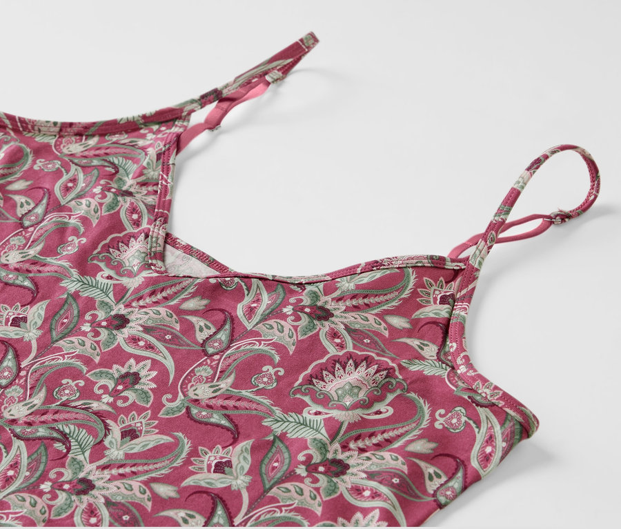 Egy pántos hálóing részlete, török mintával.