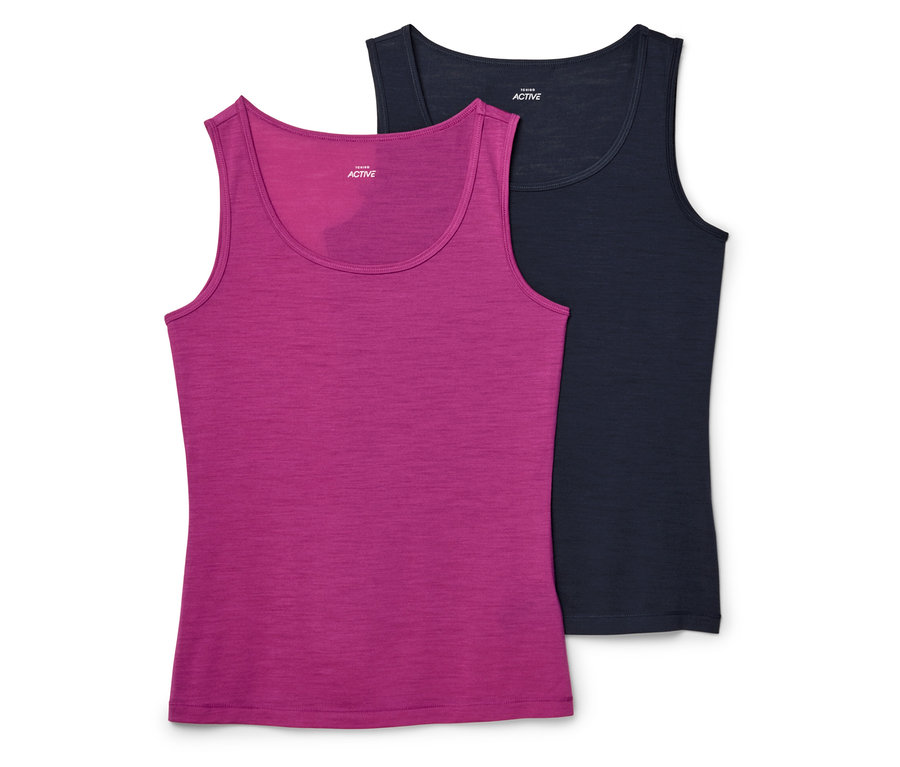 Két atléta egymáson fekszik, egy rózsaszín és egy sötétkék.