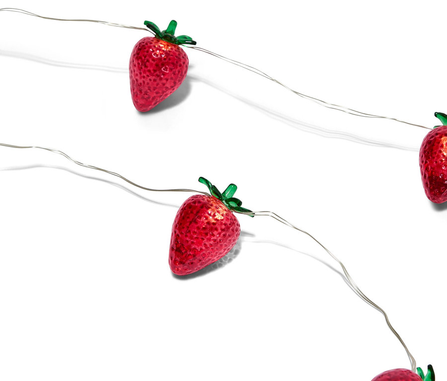 Eperszerű fényfüzér fehér háttéren.