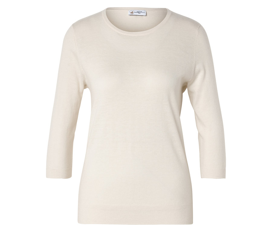 Egy krémszínű, háromnegyedes ujjú pulóver fekszik laposan.