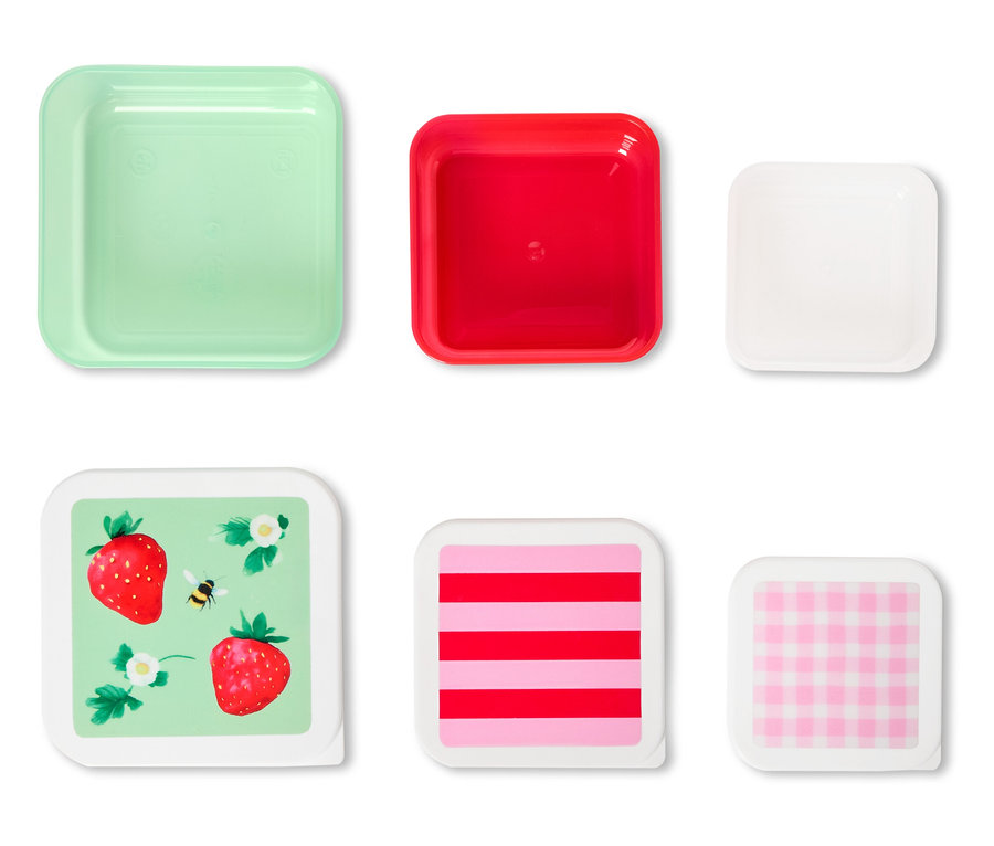 Hét különböző színű és mintázatú négyzet alakú tartály felülről nézve.