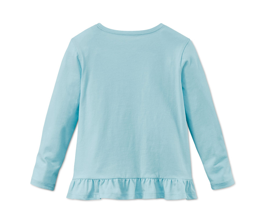 Egy kék, hosszú ujjú, fodros szegélyű póló a 3 kislány felső szettben, piros/sárga/világoskék szettből.