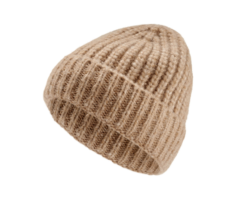 Tevebarna kötött sapka fehér alapon.