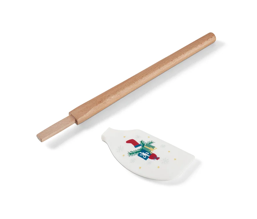 Szétszerelt szilikon spatula fa nyéllel és fehér szilikon fejjel, karácsonyi mintával.