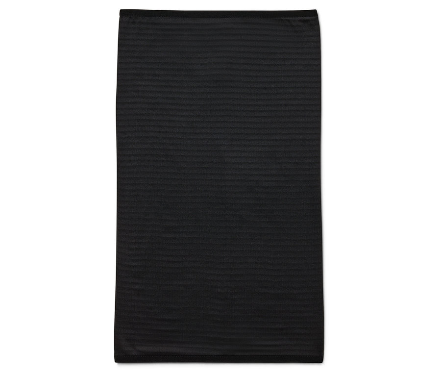 Fekete, vízszintes textúrájú törölköző fehér háttéren.