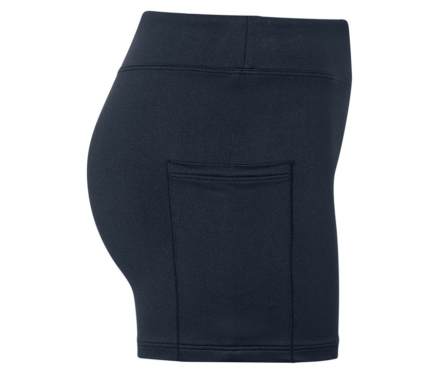 Kék sportruha kerékpárosnadrággal részletgazdag képe.