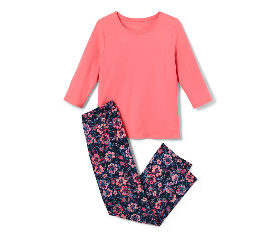 Rózsaszín női 3/4-es ujjú pizsama virágos nadrággal.