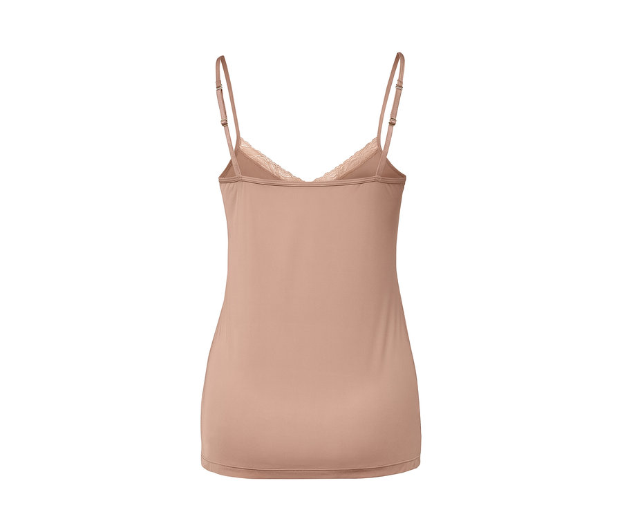 Hátulnézet egy bézs színű, csipkés szegélyű női trikóról.