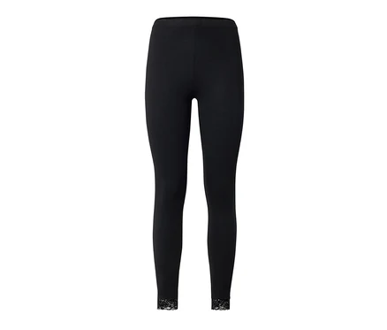 Fekete leggings csipke szegéllyel.