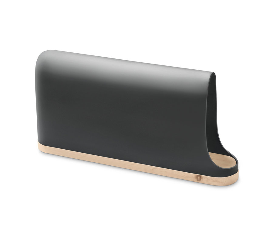 Szürke mobiltelefontartó sugárzásvédelemmel és fenyőfa aljzattal.