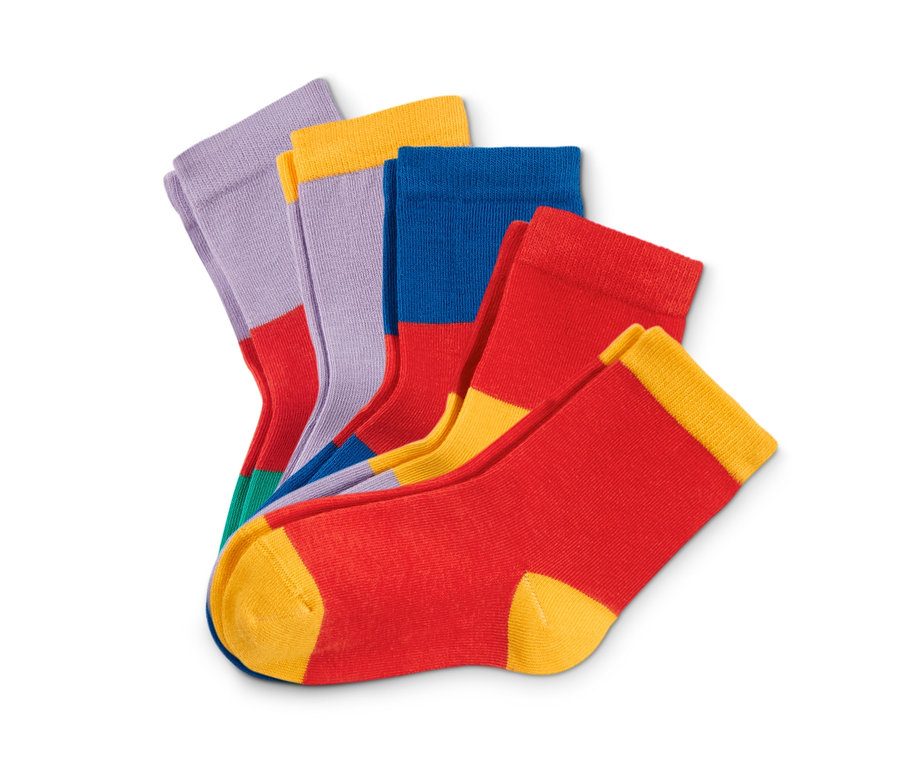 Öt pár zokni, színes colorblock mintával.