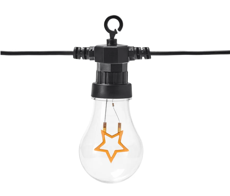 Egy LED-es kültéri égősor közeli képe, csillag alakú izzóval.