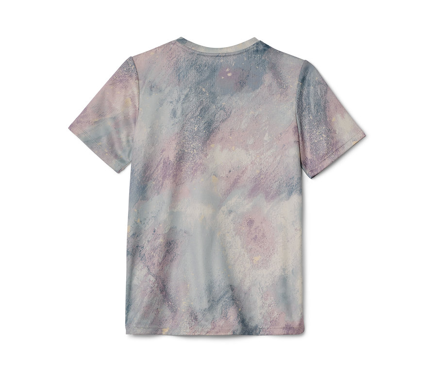 Hátulnézet egy gyermek sport pólóról egy 2 darabos szettből, absztrakt mintával lila és kék színekben.