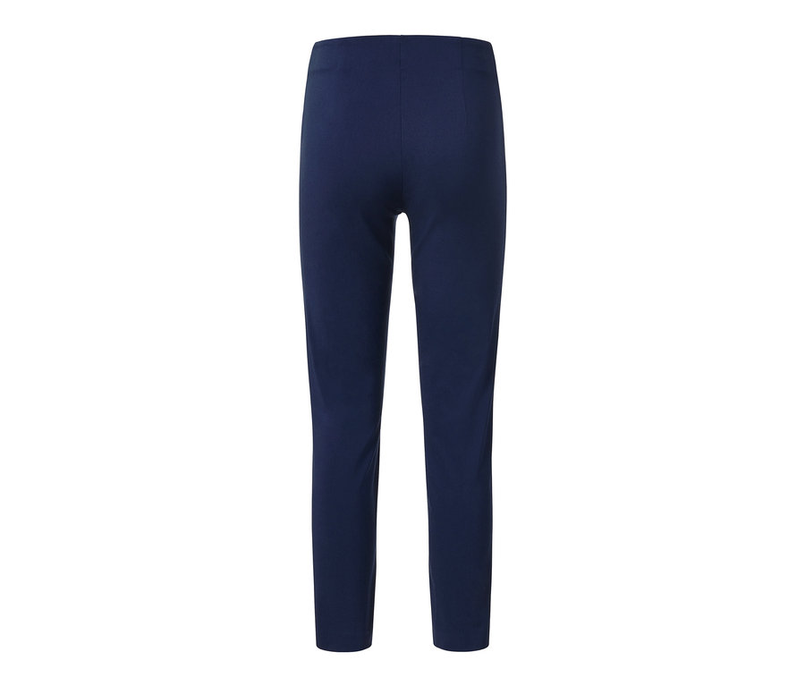 Kék sztreccsnadrág.