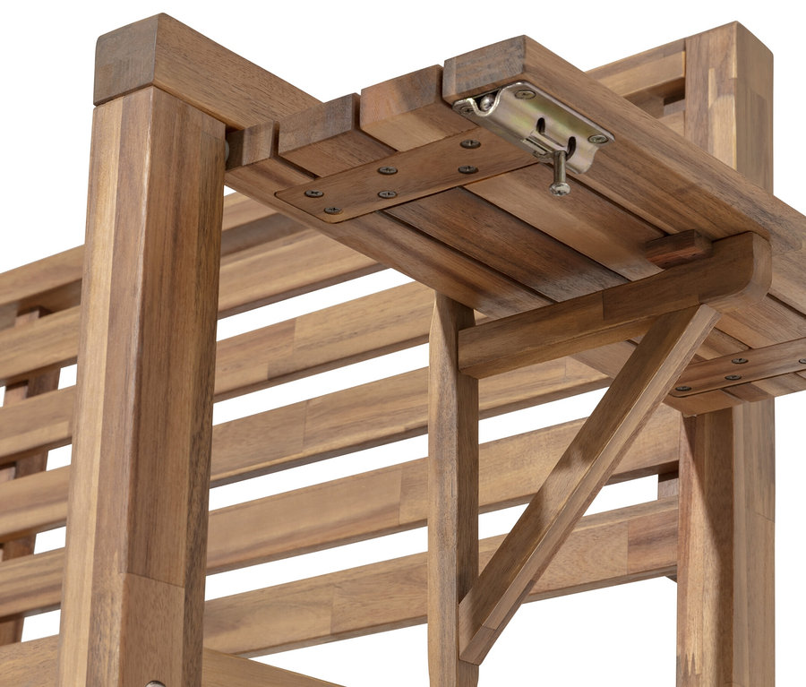 A »Lenja« kerti pad részlete kihajtható kartámlákkal.