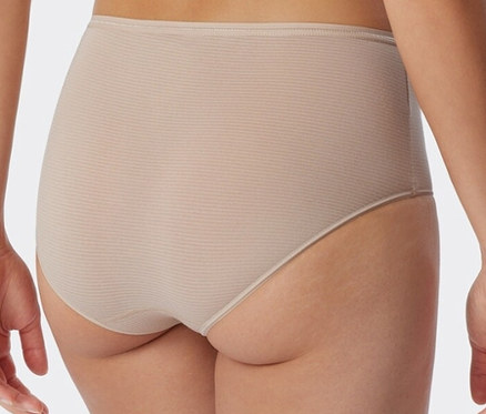 Nő visel 2 SCHIESSER csíkos midi alsót modállal, homokszínű.