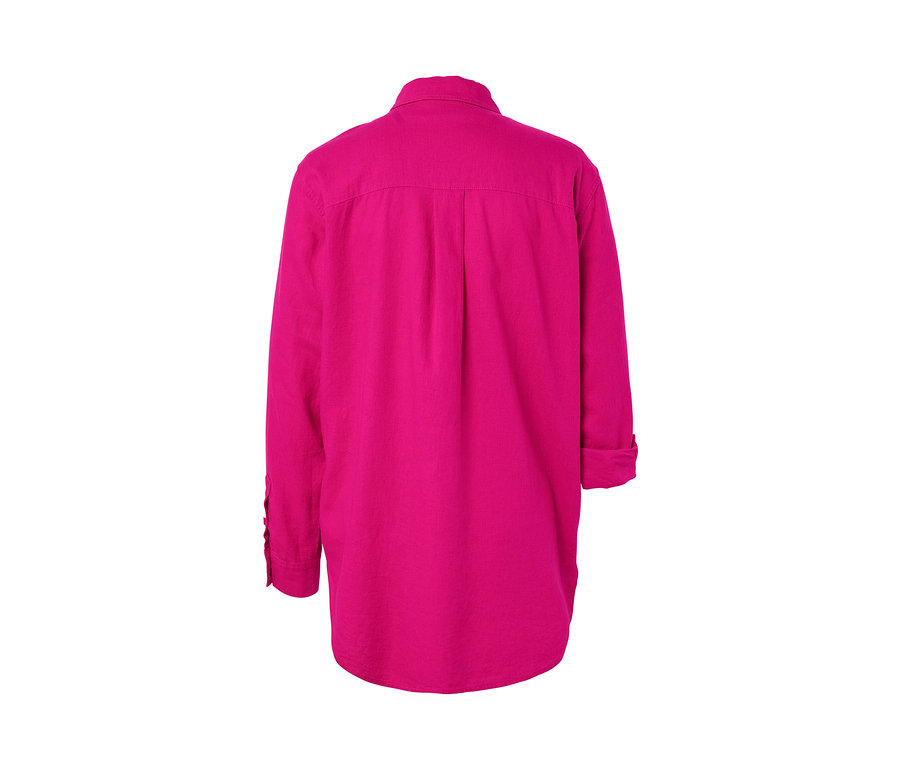 Hátulnézet egy rózsaszín, hosszú lenvászon blúzról.