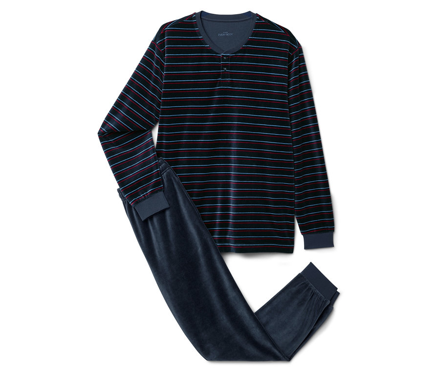 Csíkos, hosszú ujjú pizsama és nadrág.